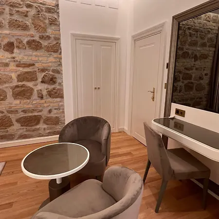 Martina Πανσιόν