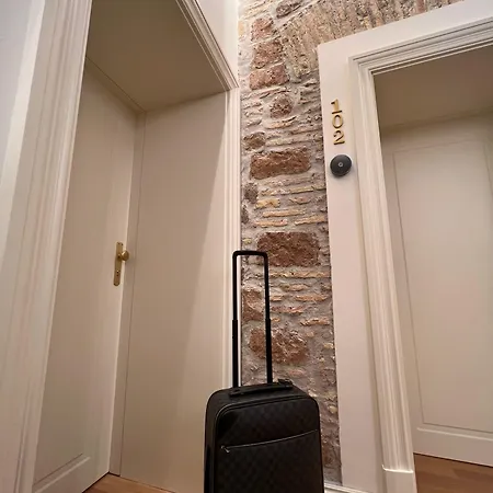 Martina Πανσιόν